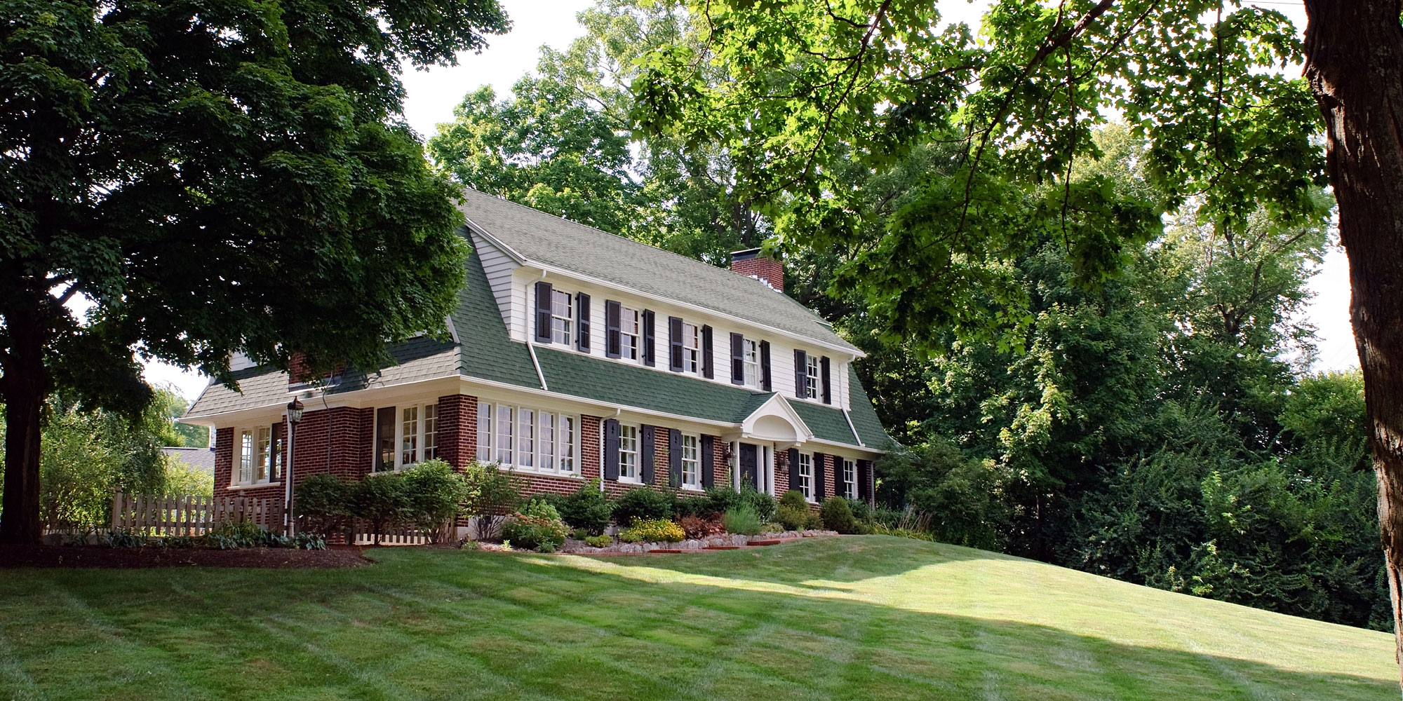 houzez white home with garden